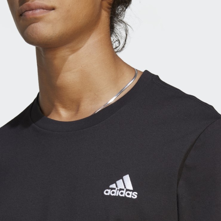 Camiseta Adidas Essentials Single Jersey Con Logo Pequeño Bordado Negro