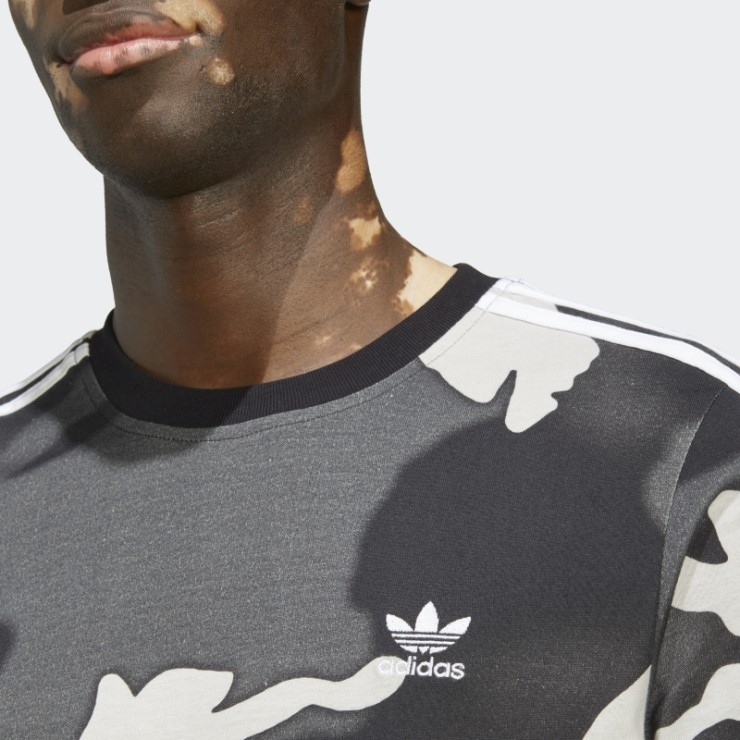 Camiseta Con Estampado De Camuflaje En Toda La Prenda Negro Adidas