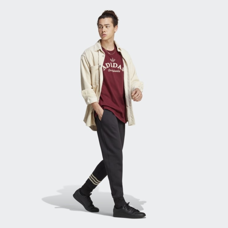 Camiseta Roja Con Gráficos De Archivo Adidas