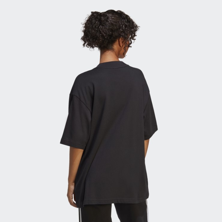 Camiseta Adidas Negra Con Iconos Del Futuro