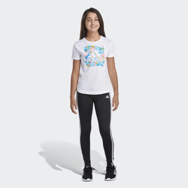 Camiseta Blanca Con Mangas Enrolladas Adidas