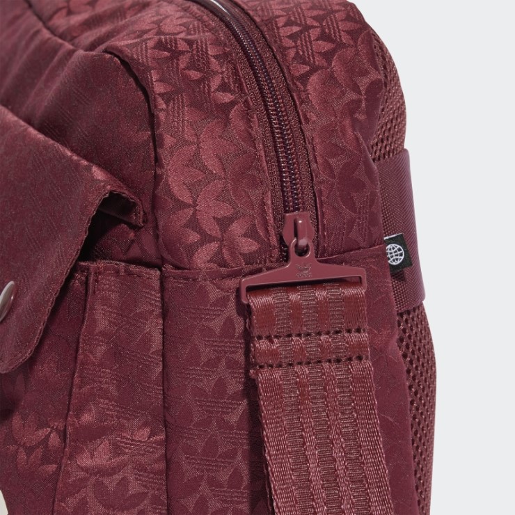 Riñonera Oversize Roja Con Monograma En Jacquard Trefoil De Adidas