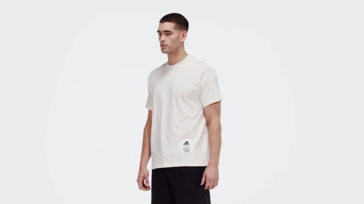 Camiseta Adidas Sin Teñir Con La Gran Insignia Del Deporte (género Neutral)