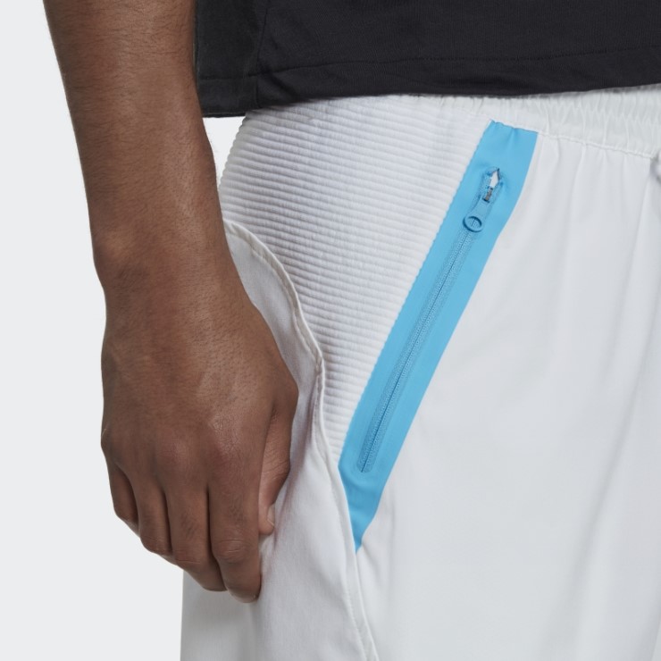 Pantalones Cortos Adidas Blancos Diseñados Para El Día Del Juego