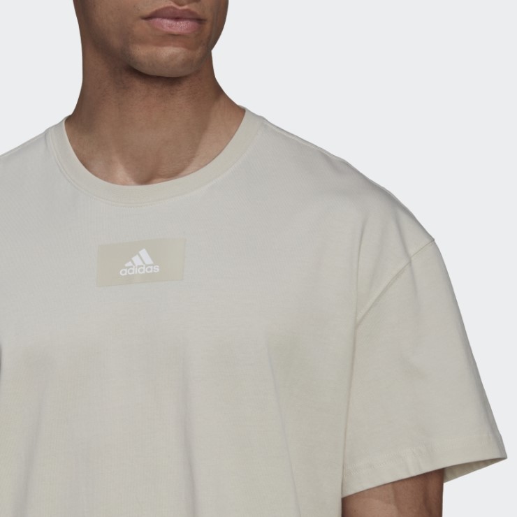 Camiseta Adidas Con Hombros Caídos FeelVivid Aluminium Essentials