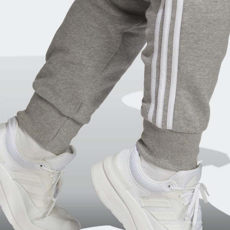 Pantalón Gris Medio Con Puños De Rizo De 3 Rayas Esenciales (talla Grande) Adidas