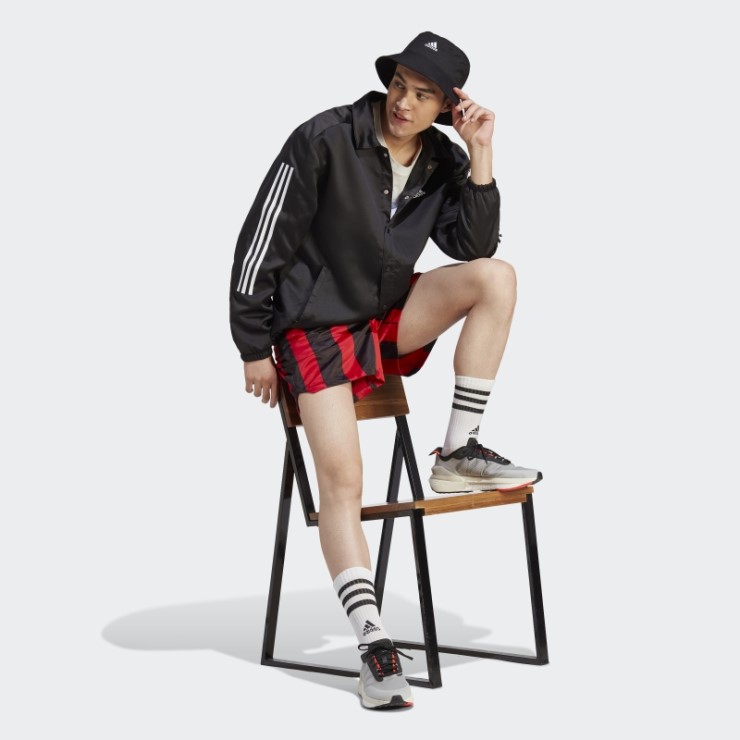 Shorts De Raso Adidas Escarlata