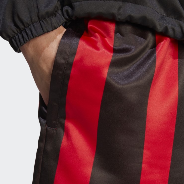 Shorts De Raso Adidas Escarlata