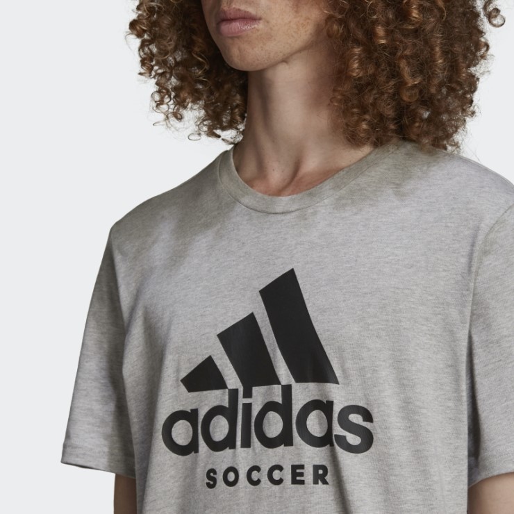 Camiseta Con Logo De Fútbol Adidas Gris Medio