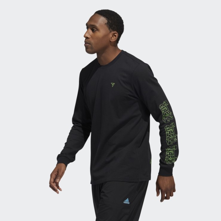 Camiseta Negra Con Gráfico Adidas Trae