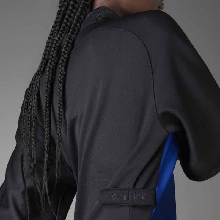 Adidas Versión Azul Vestido Negro