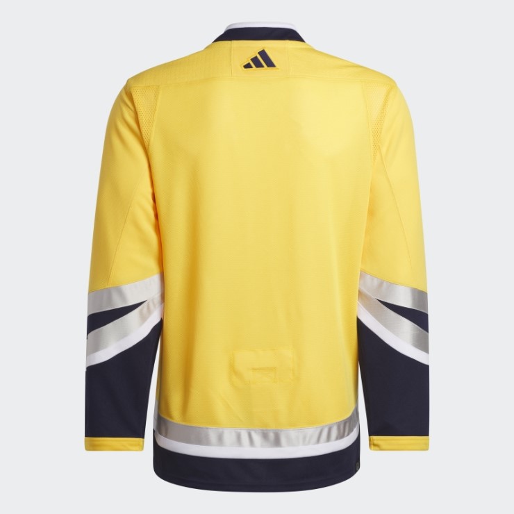 Camiseta Adidas Con La Marca Denominativa Retro Inverso Auténtico De Los Depredadores De Girasol-sld