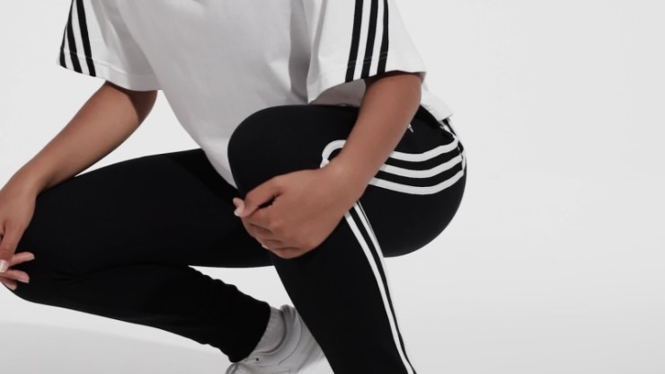 Adidas Pantalones Negros Esenciales De 3 Rayas De Felpa Francesa Con Puños