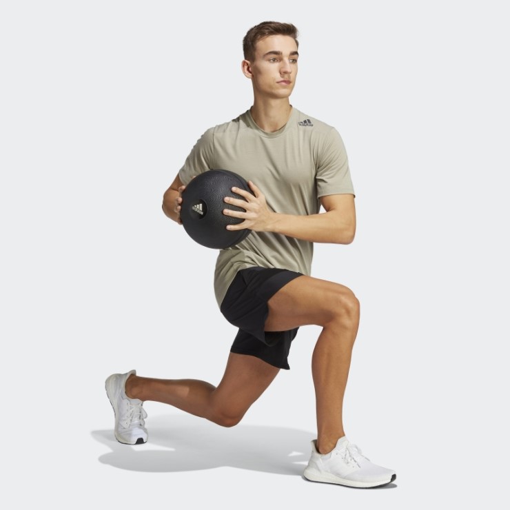 Diseñado Para La Camiseta De Entrenamiento Adidas Guijarro De Plata