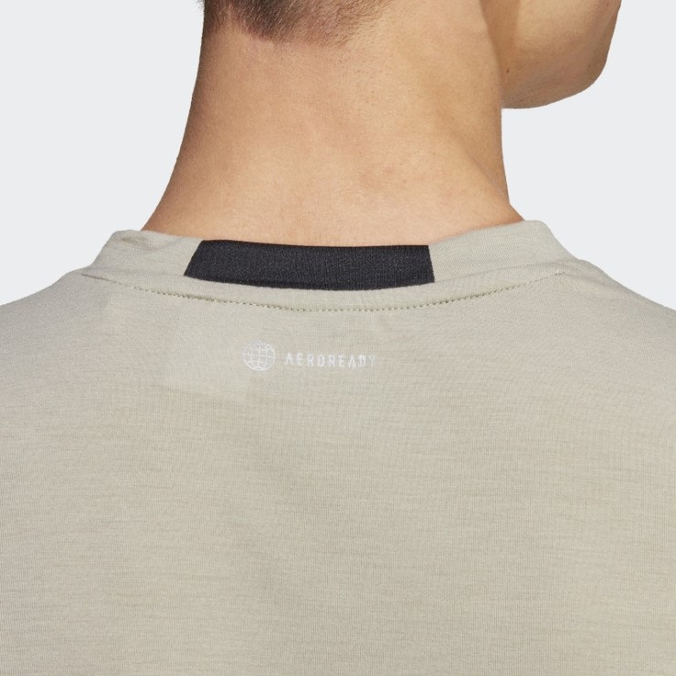 Diseñado Para La Camiseta De Entrenamiento Adidas Guijarro De Plata