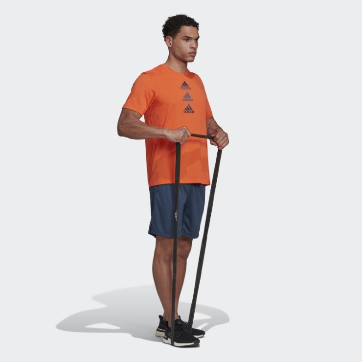 Camiseta Adidas Naranja Diseñada Para Mover El Logo