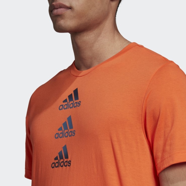 Camiseta Adidas Naranja Diseñada Para Mover El Logo