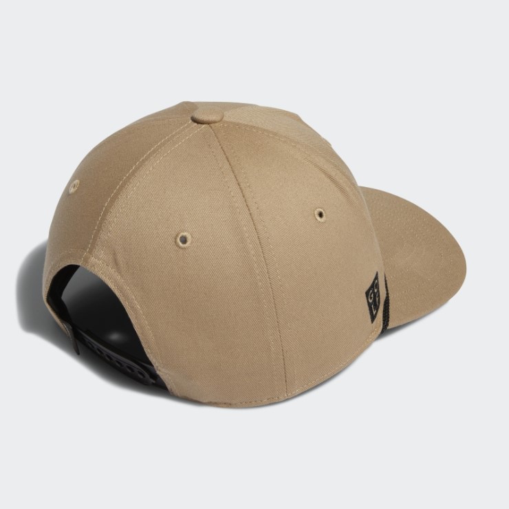 Gorra De Cáñamo Adidas Para Jóvenes Lanzando Dardos