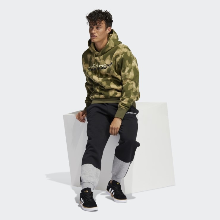 Adidas Sudadera Con Capucha Y Estampado De Hojas De Invierno Verde Oliva