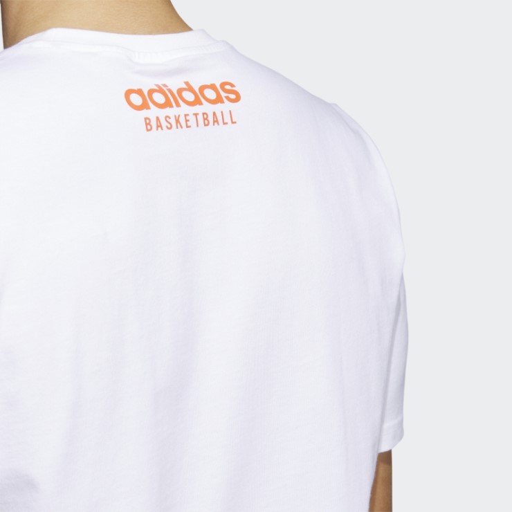 Camiseta Blanca Con Estampado De Baloncesto Pass Rock Adidas