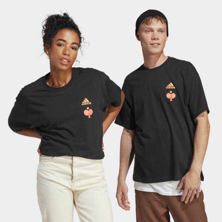 Adidas Camiseta Negra Gráfica