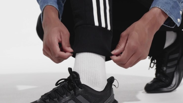 Adidas Essentials - Pantalones De 3 Rayas Con Puños Cónicos De Felpa Francesa