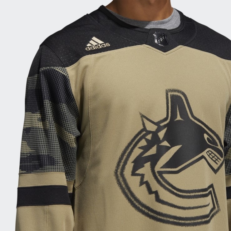 Camiseta Adidas Orbit Canucks Camo Verde