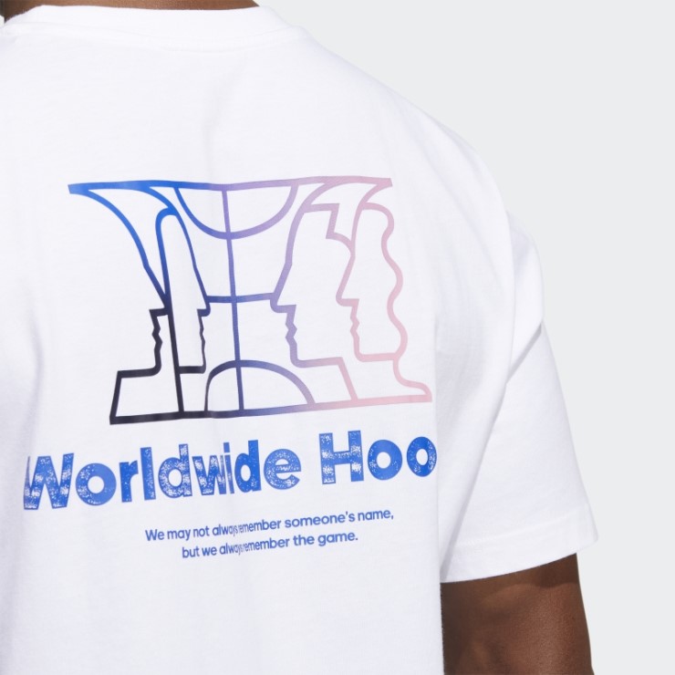 Adidas Camiseta Blanca Con Gráfico Worldwide Hoops Story
