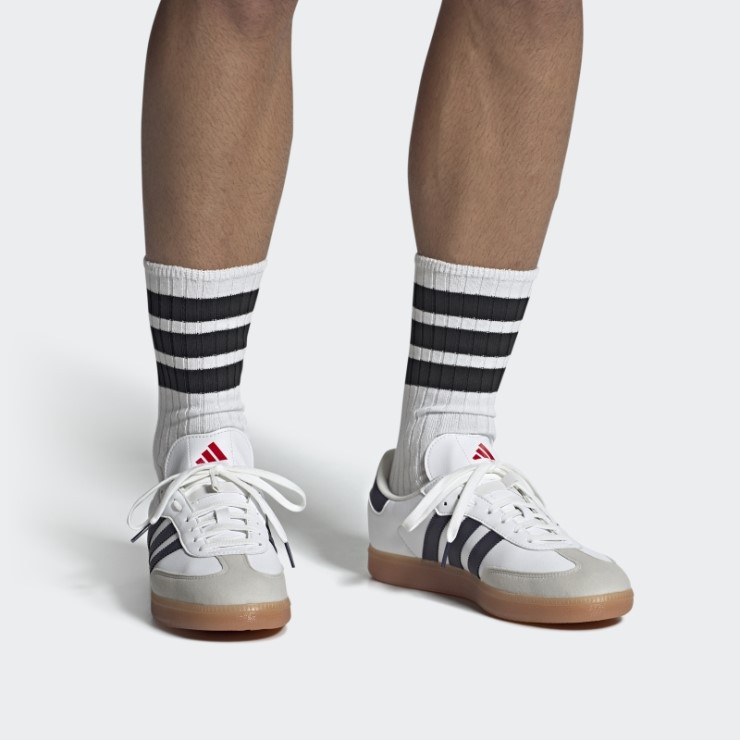 Las Zapatillas De Ciclismo Veganas Velosamba Adidas Blancas