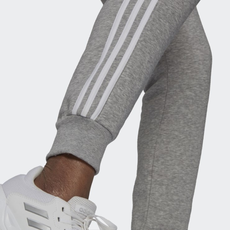 Pantalón Gris Medio Essentials De Adidas Con 3 Rayas
