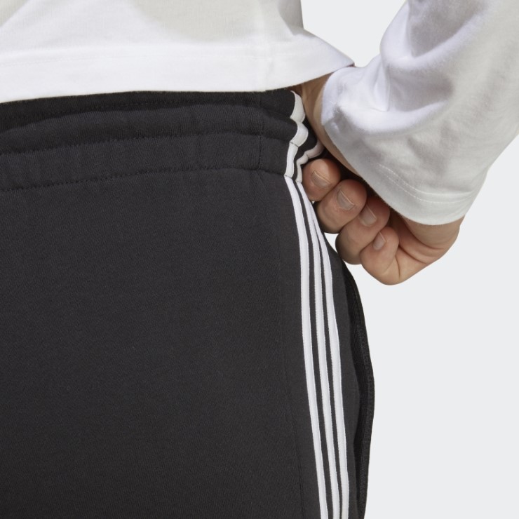 Pantalón Corto Negro Essentials French Terry 3 Rayas Adidas