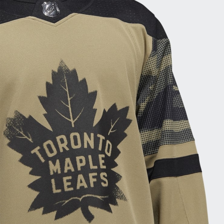 Camiseta Adidas Maple Leafs Camo Orbit Verde