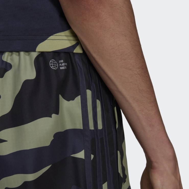 Adidas Shorts De Camuflaje Con Gráficos En Azul Marino