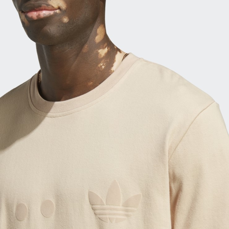 Camiseta Gráfica Adidas Rifta City Boy Beige Caliente