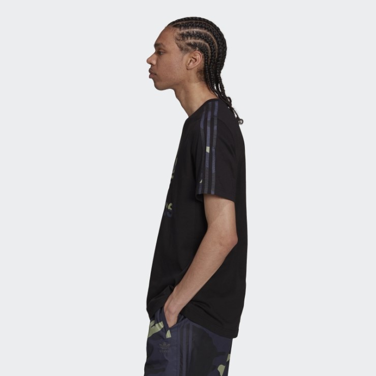 Camiseta Con Relleno De Camuflaje Y Gráficos Adidas En Negro