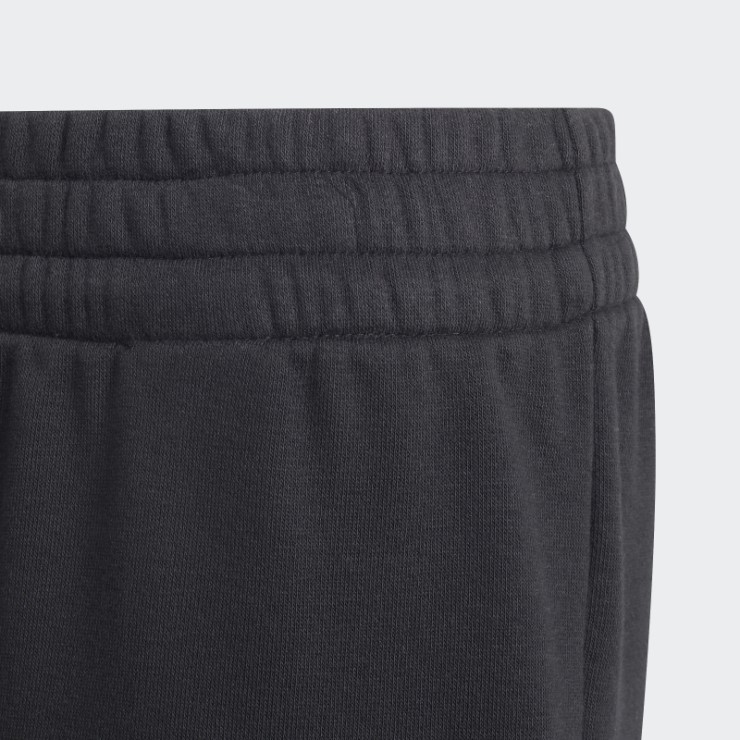 Pantalones Cortos Negros Con La Insignia De Los íconos Del Futuro De Adidas