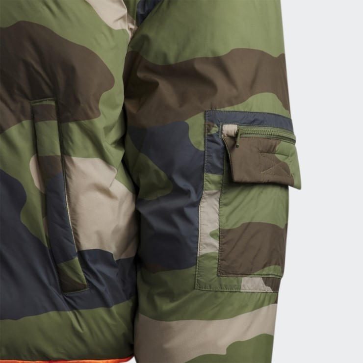 Chamarra Acolchada De Nailon Ligero Adidas Con Estampado De Camuflaje (todos Los Géneros)