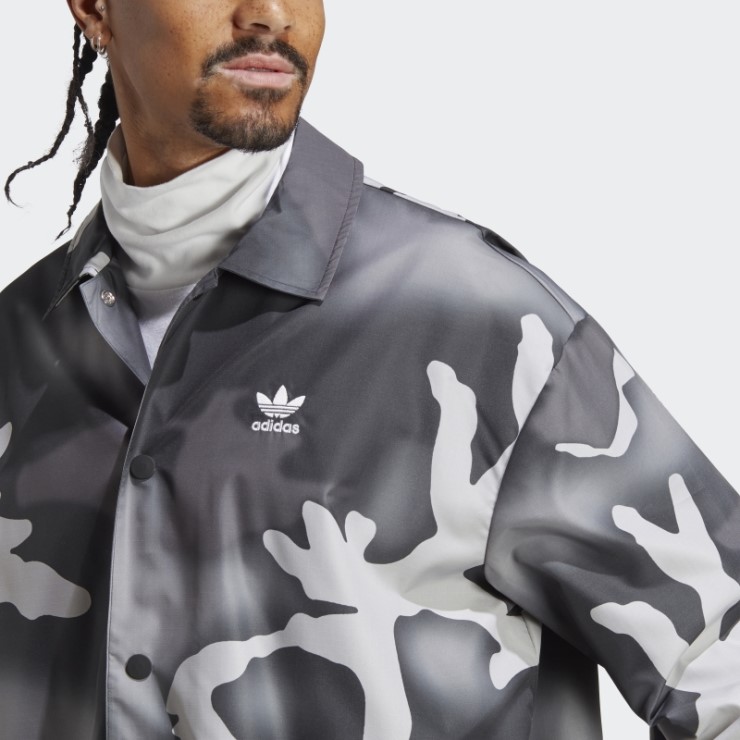 Chaqueta De Entrenador De Camuflaje De Gráficos Negro Adidas
