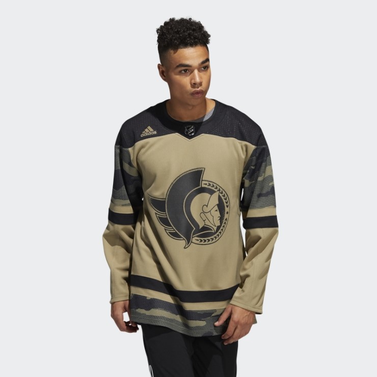 Camiseta Verde Orbit Camo De Los Senadores Adidas