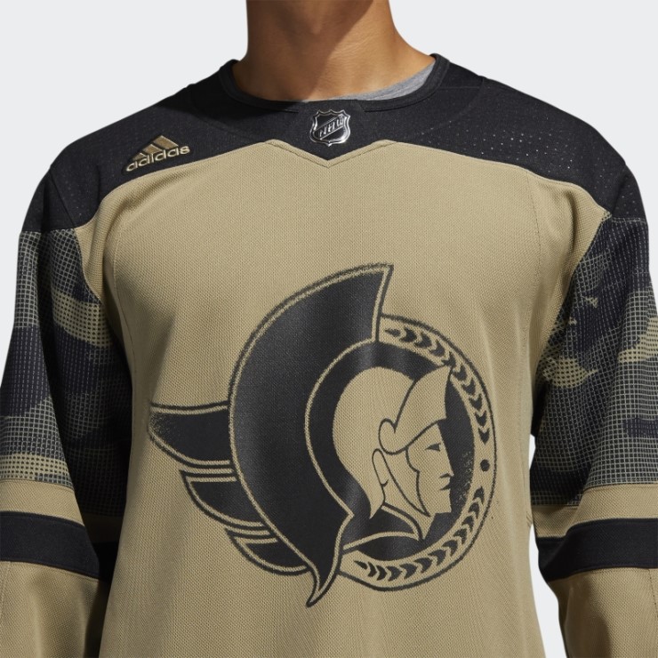 Camiseta Verde Orbit Camo De Los Senadores Adidas