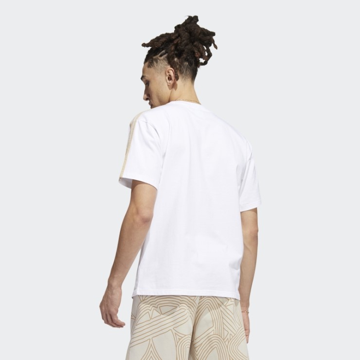 Camiseta Adidas Athletic Club Con 3 Rayas En Blanco