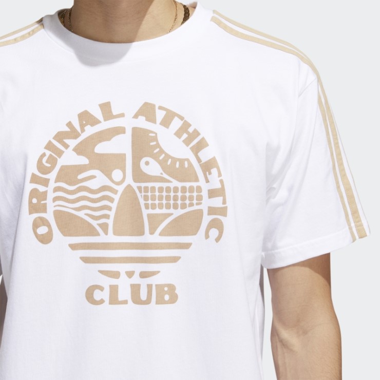 Camiseta Adidas Athletic Club Con 3 Rayas En Blanco