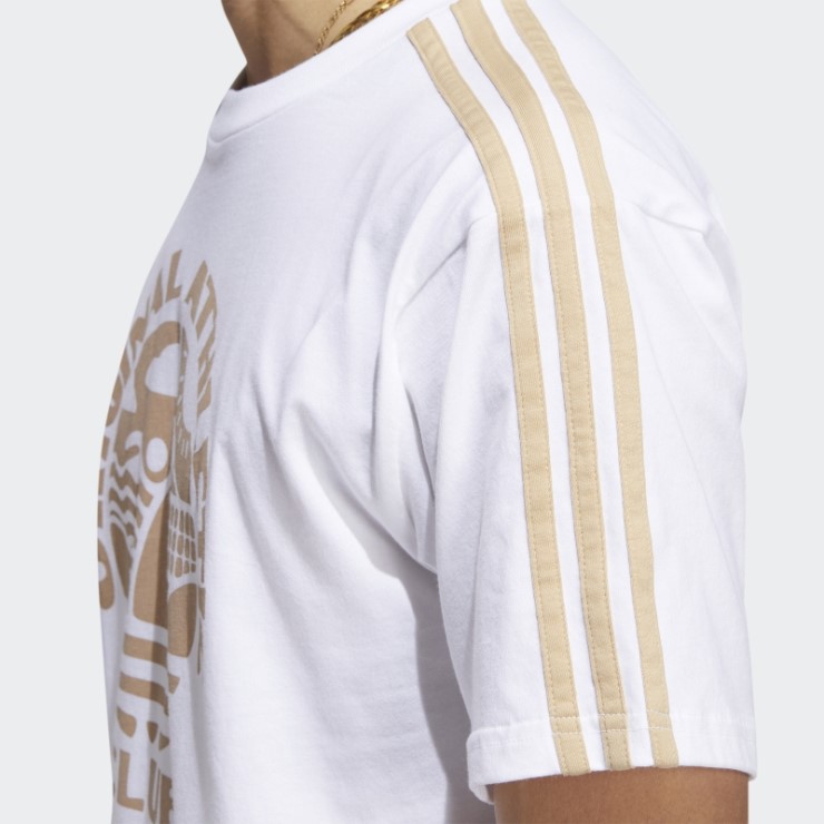 Camiseta Adidas Athletic Club Con 3 Rayas En Blanco