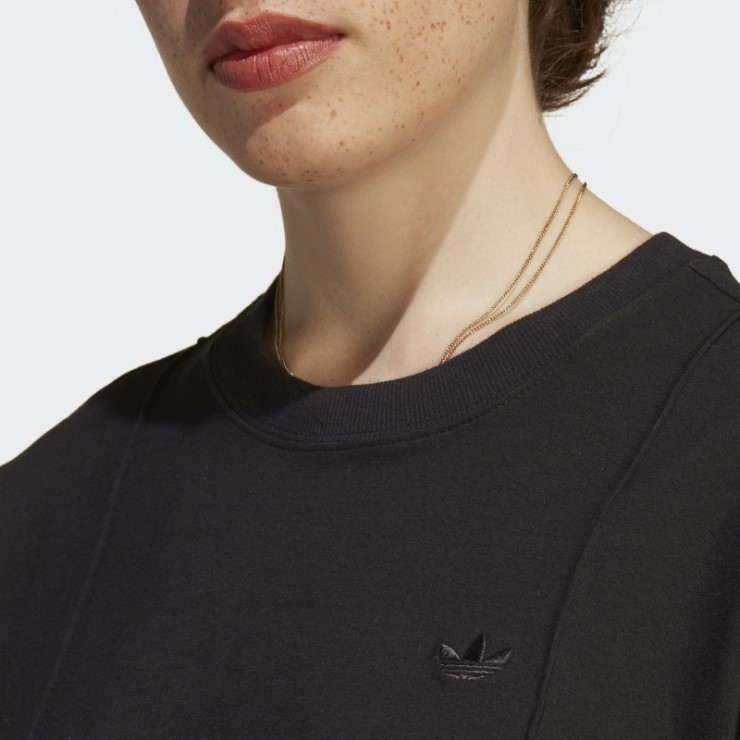 Camiseta Premium Essentials Adidas Negra