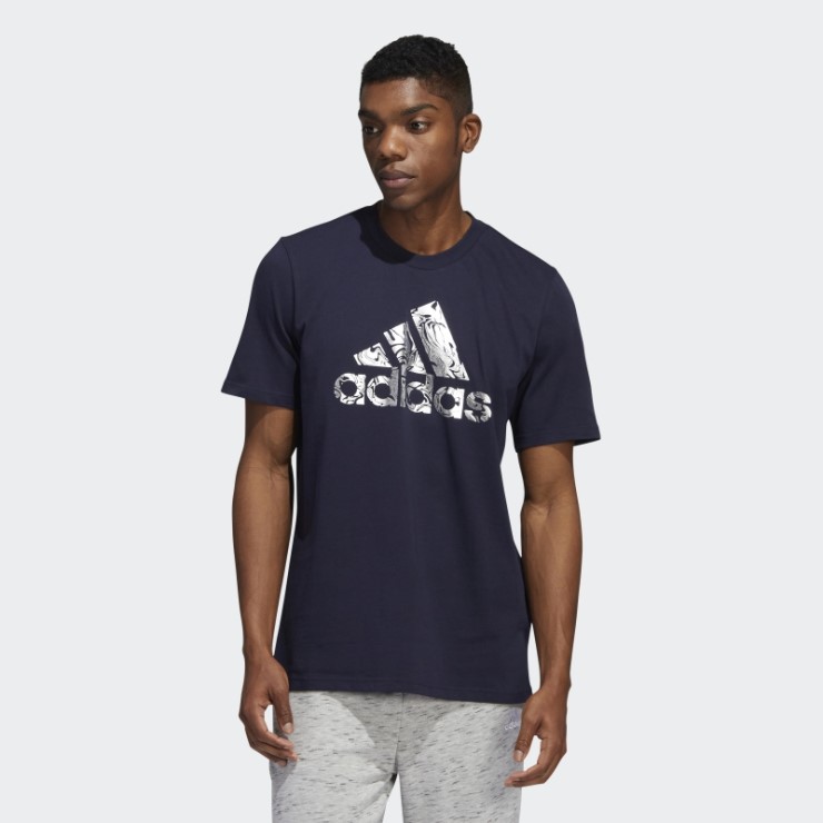 Camiseta Con Gráfico De La Insignia Del Deporte De Lámina Líquida Tinta Adidas