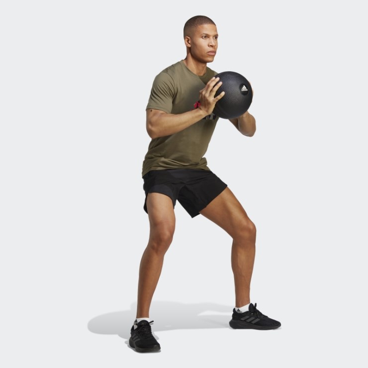 Camiseta De Entrenamiento Con Logo De Temporada Esencial De Tren Oliva Adidas