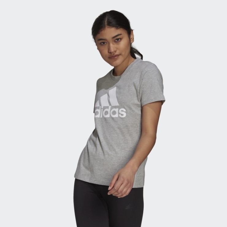 Camiseta Adidas Essentials Gris Medio Con Logo