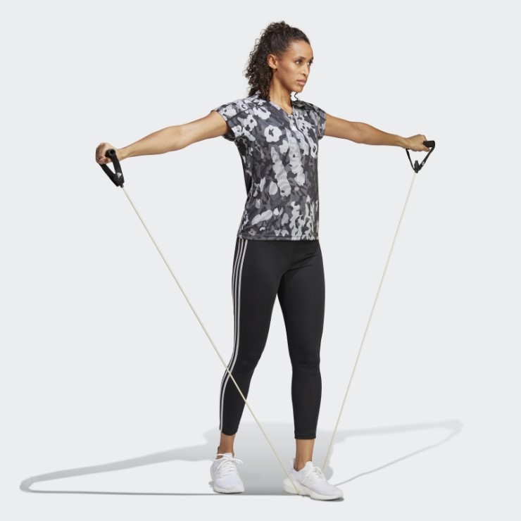 Camiseta Negra Con Estampado Floral Con Cuello En V Y Detalles Mínimos Aeroready Train Essentials Adidas