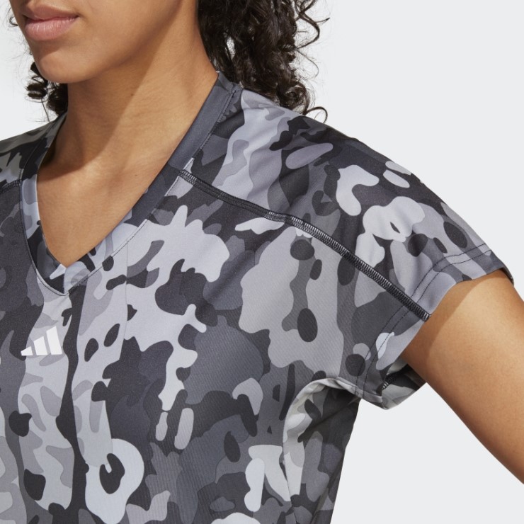 Camiseta Negra Con Estampado Floral Con Cuello En V Y Detalles Mínimos Aeroready Train Essentials Adidas